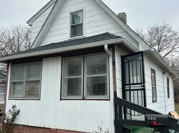 945 Sard Ave, Aurora, IL 60506