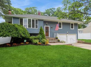 39 Woodbury Rd, Farmingville, NY 11738
