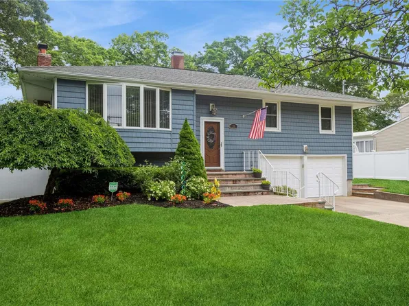 39 Woodbury Road, Farmingville, NY 11738