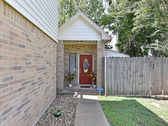 2nd image of 8409 Bayou Pine Ct