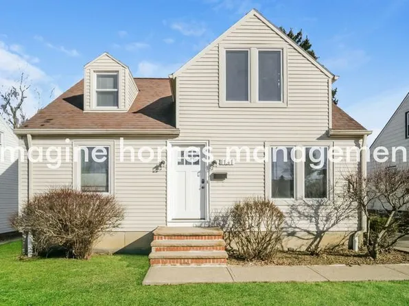 1131 Belrose Rd, Mayfield Heights, OH 44124