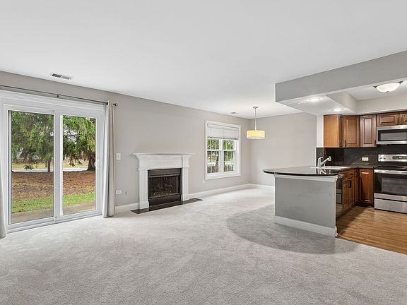 4th image of 43 Foxcroft Rd APT 127