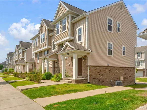 4600 Bradley Cir, Troy, MI 48085