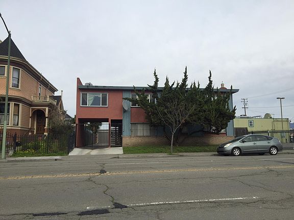 4th image of 914 18th St APT 3