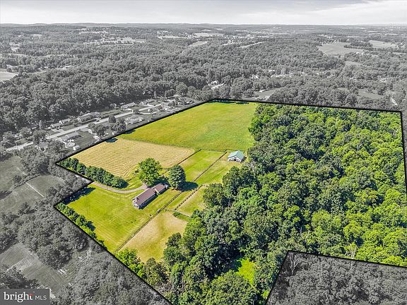 2nd image of 1974 Meadow Ln