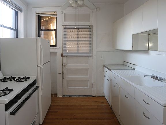 2nd image of 6365 W Arlington #44