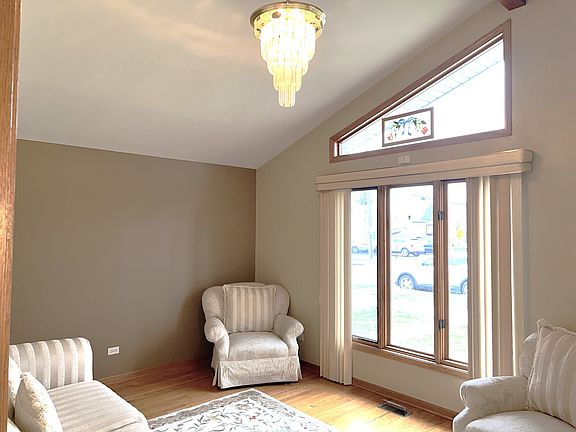 5th image of 3946 N Oketo Ave