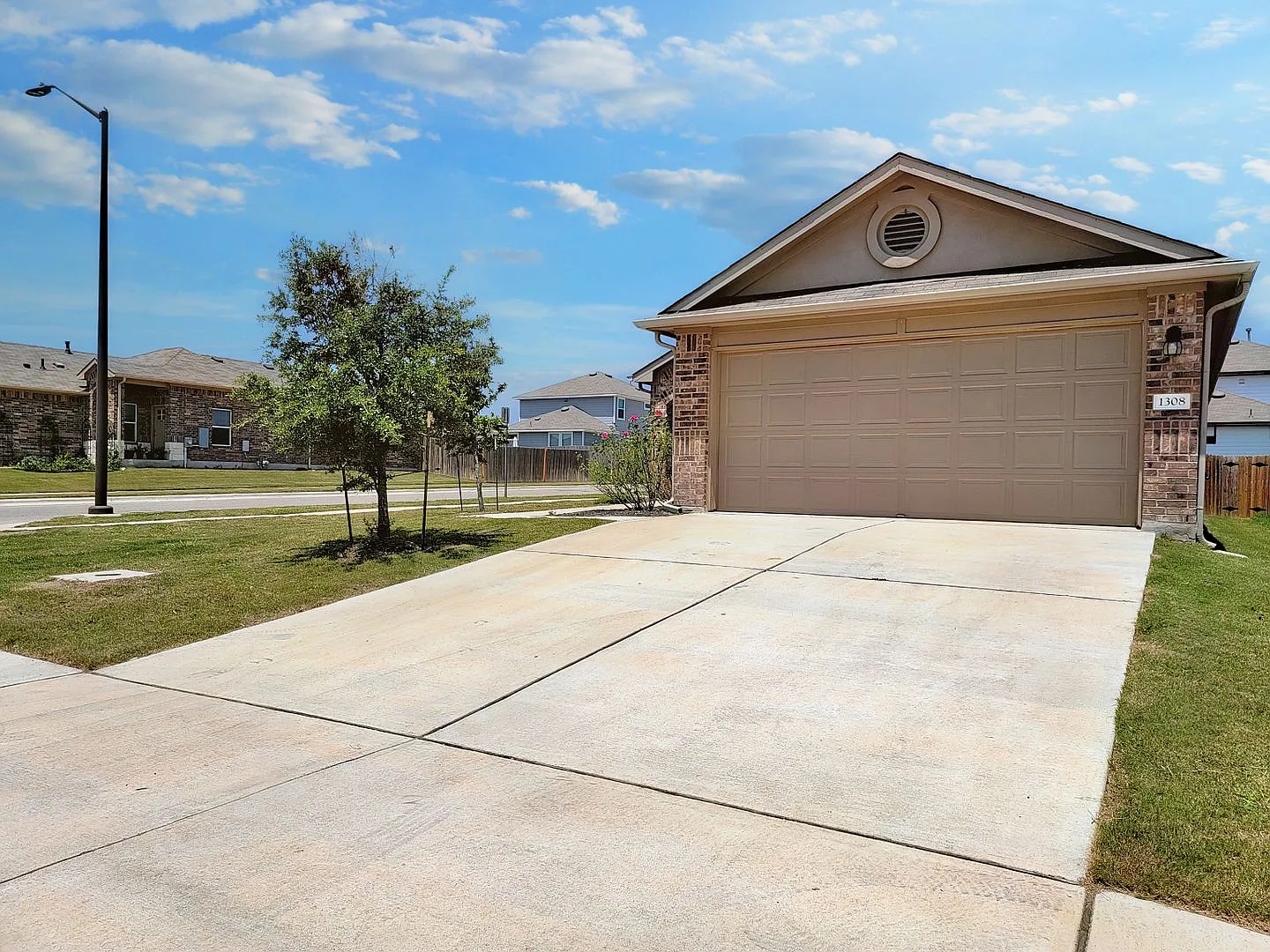 Spacious 3 Bed / 2 Bath Corner Lot Home in Georgetown, TX 78626 — Photo 3