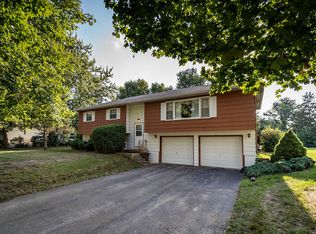 61 W Rickard Dr, Oswego, IL 60543