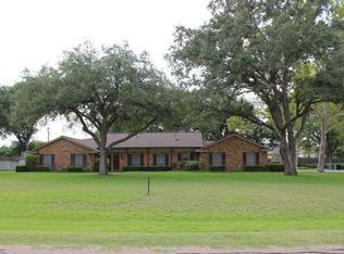 208 Yucca Dr, Victoria, TX 77904