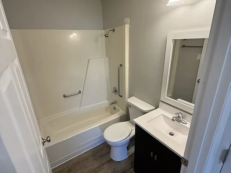 725 S 11th St #4 — Photo 8