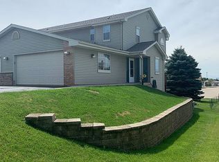 1015 E Woodview Ct APT 4, Slinger, WI 53086