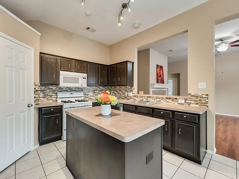 9300 Warren Dr — Photo 4