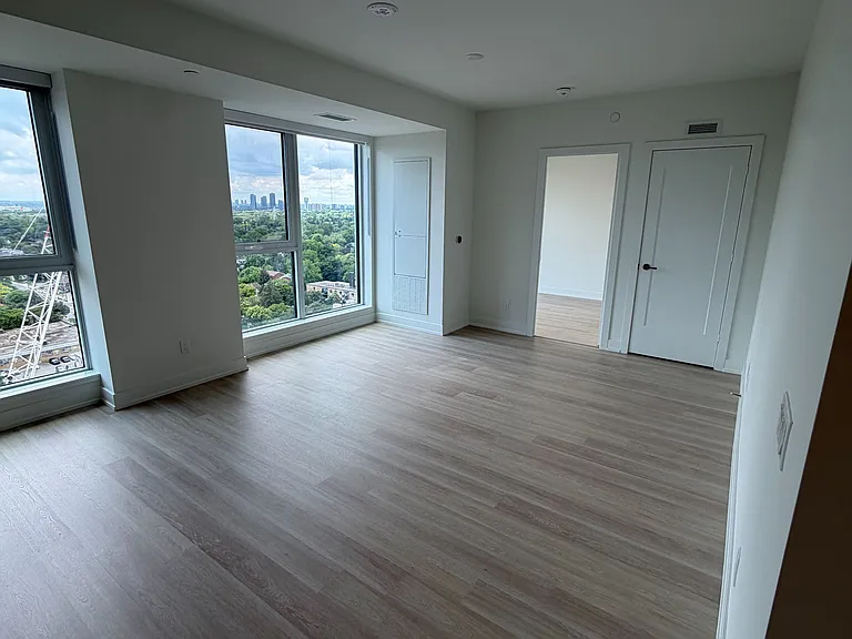 25 Cordova Ave #1810 — Photo 5