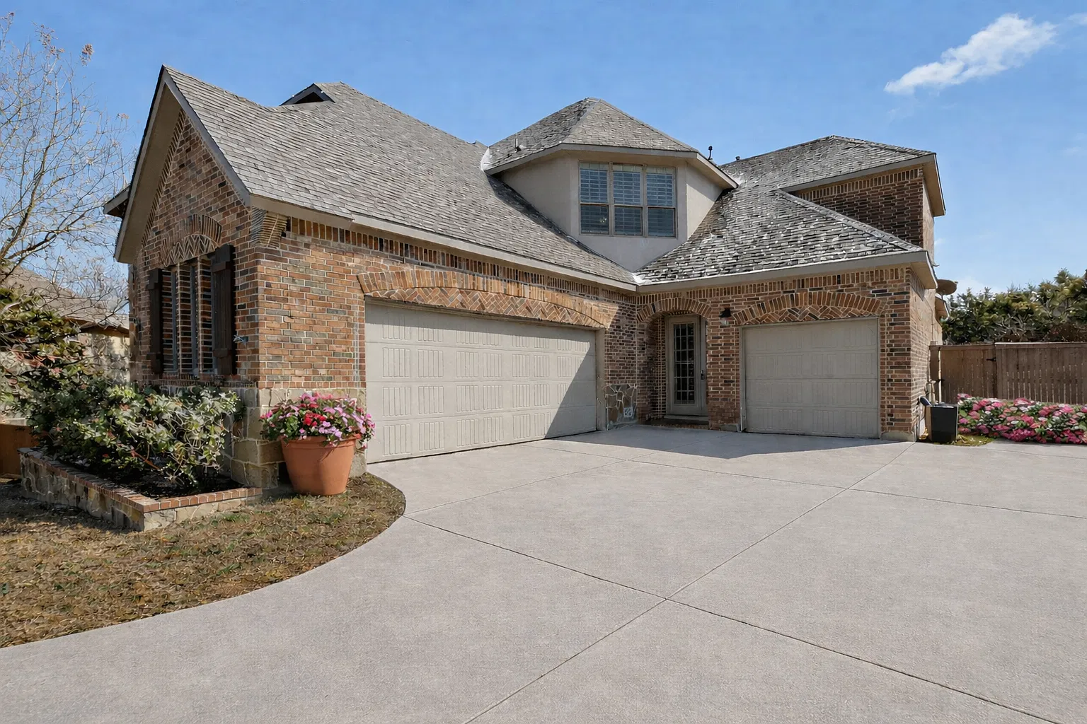 5 bed, 4.5 bath, 4041 sqft, $4,200 — Photo 1