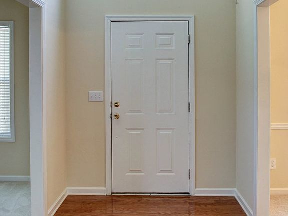 3rd image of 318 Silverthorn Dr NW