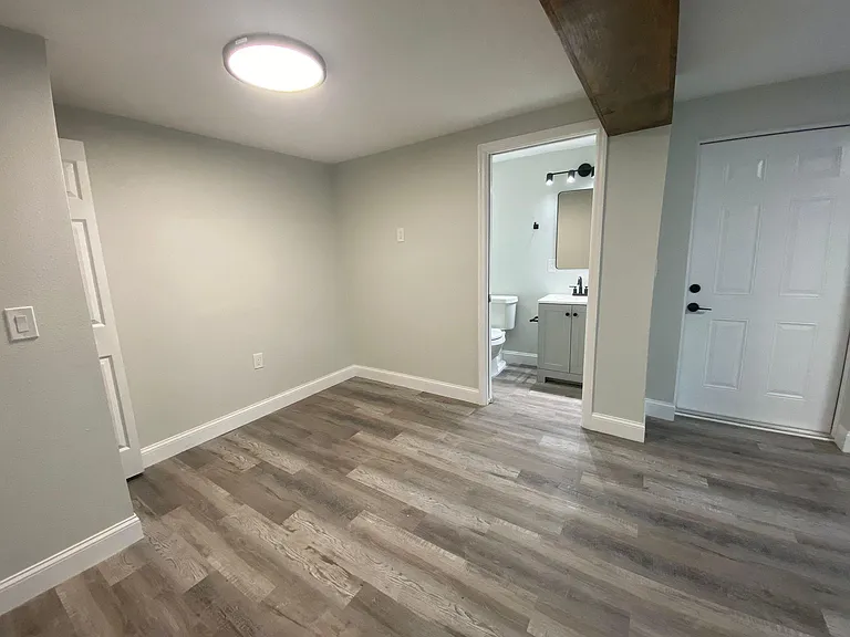 2310 W Rio Vista Ave — Photo 2