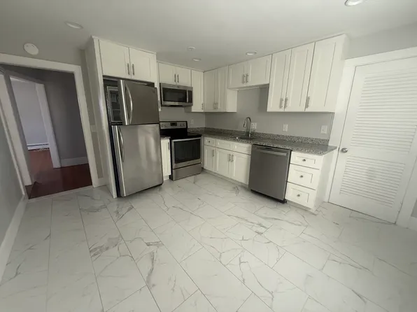 267 Main St APT 2, East Greenwich, RI 02818