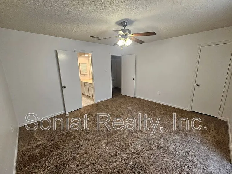 2131 Carondelet St #3 — Photo 15