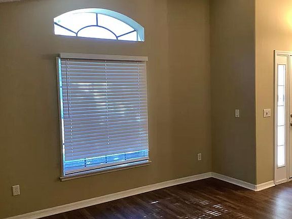 4th image of 207 Golden Ivy Way