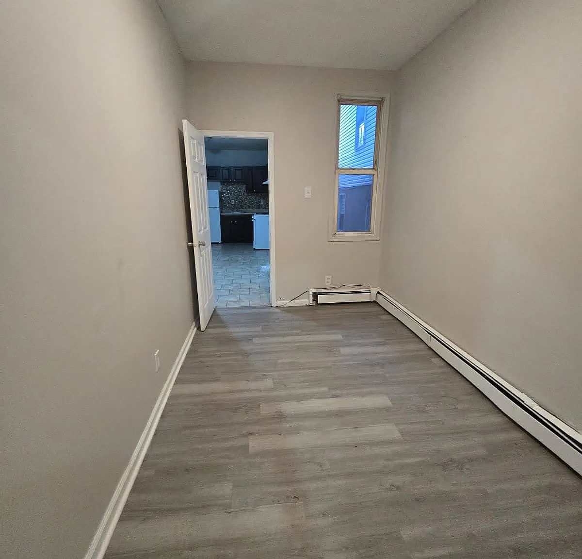 3 bed, 1000 sqft, $2,400 — Photo 2