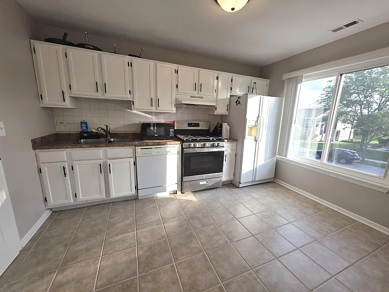953 Brunswick Cir — Photo 6