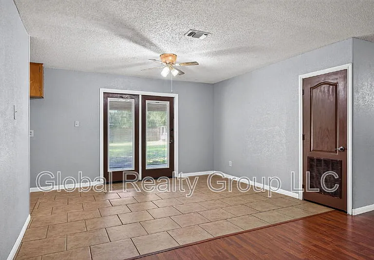 138 Bobolink Dr — Photo 9