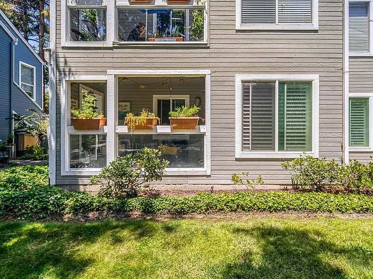 729 Portwalk Pl — Photo 18