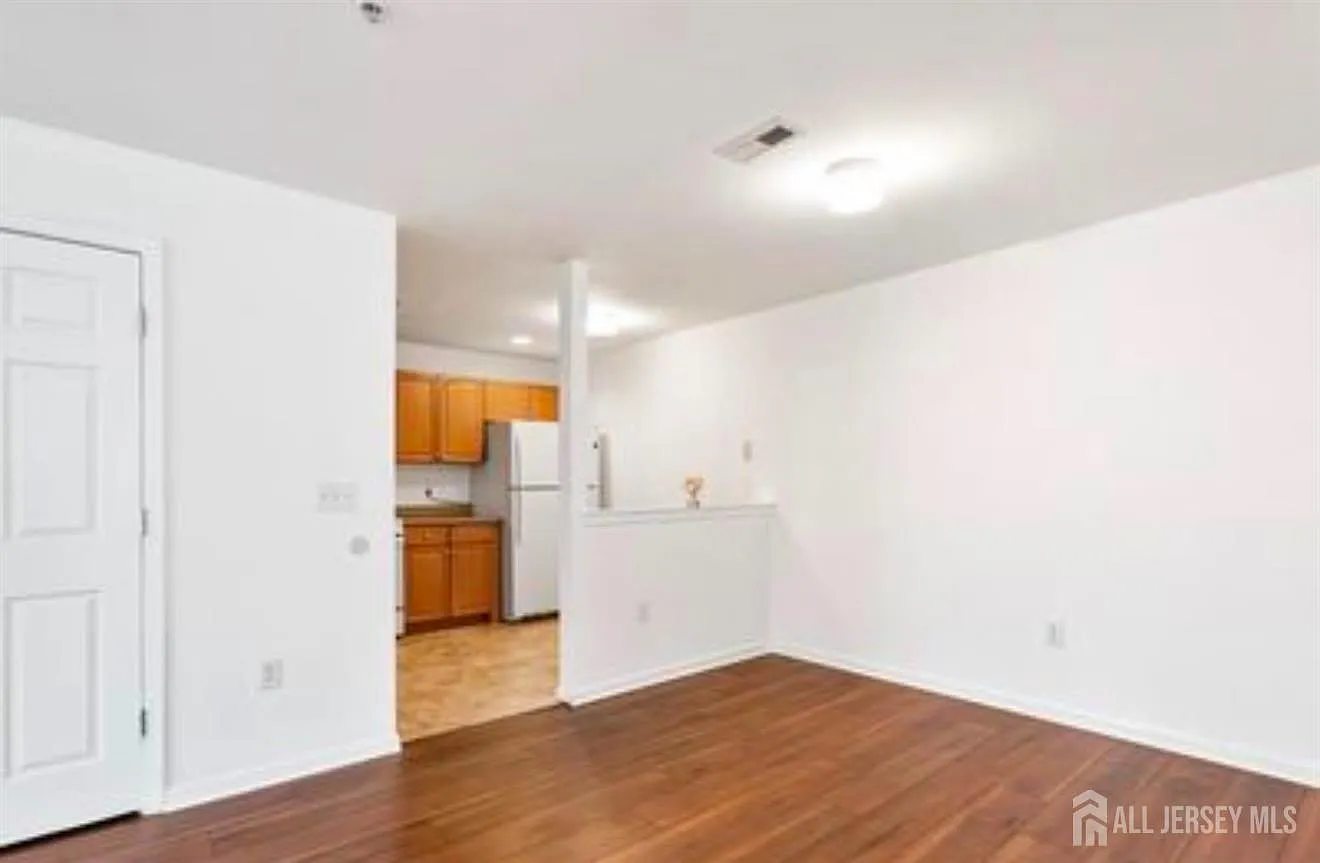 2 bed, 2.0 bath, 1174 sqft, $2,600 — Photo 3