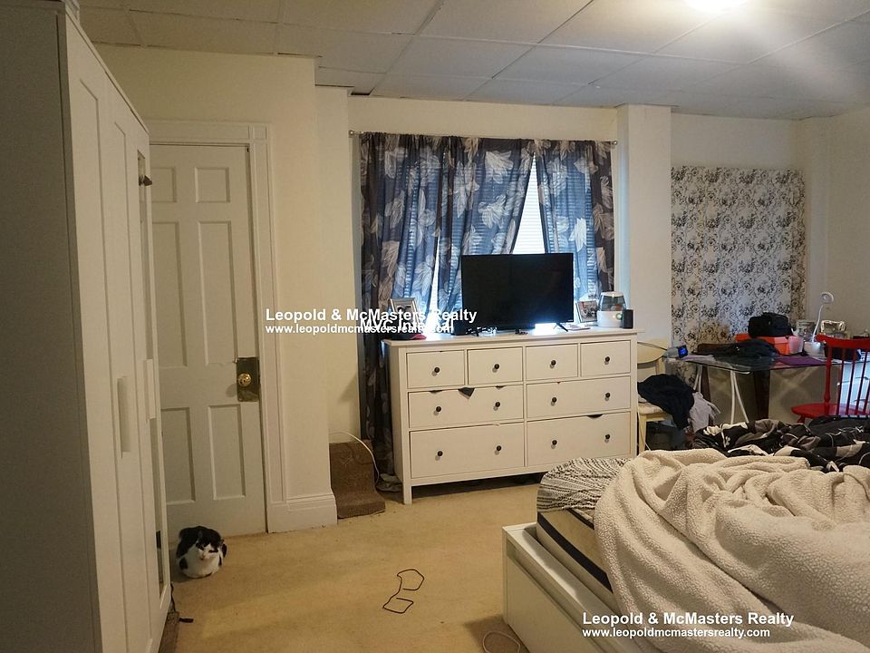2nd image of 230 Walnut St #17F