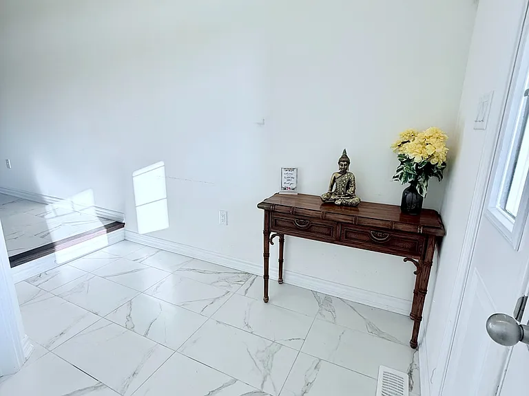 2229 Grainger Loop — Photo 3