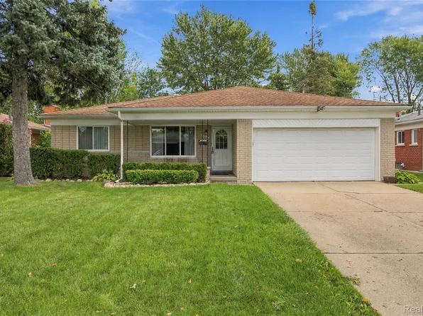 33642 Colfax Dr, Sterling Heights, MI 48310
