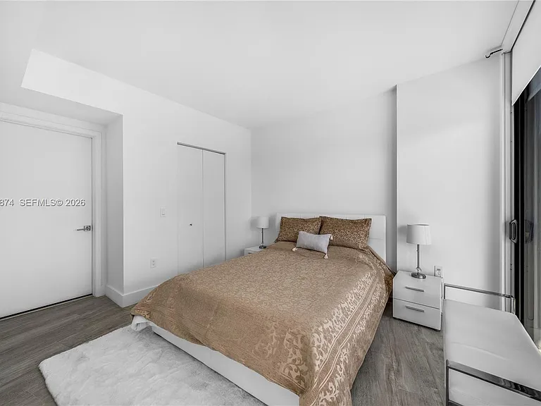 121 NE 34th St #1704 — Photo 10