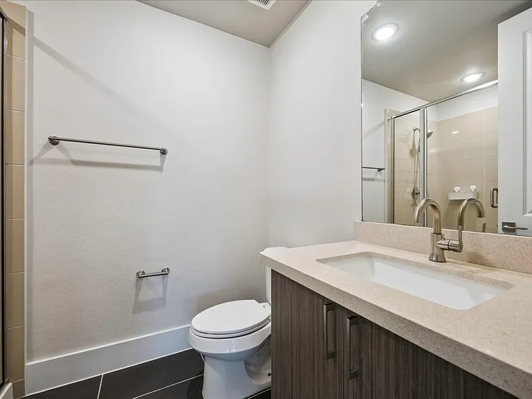 2501 Crawford St — Photo 5