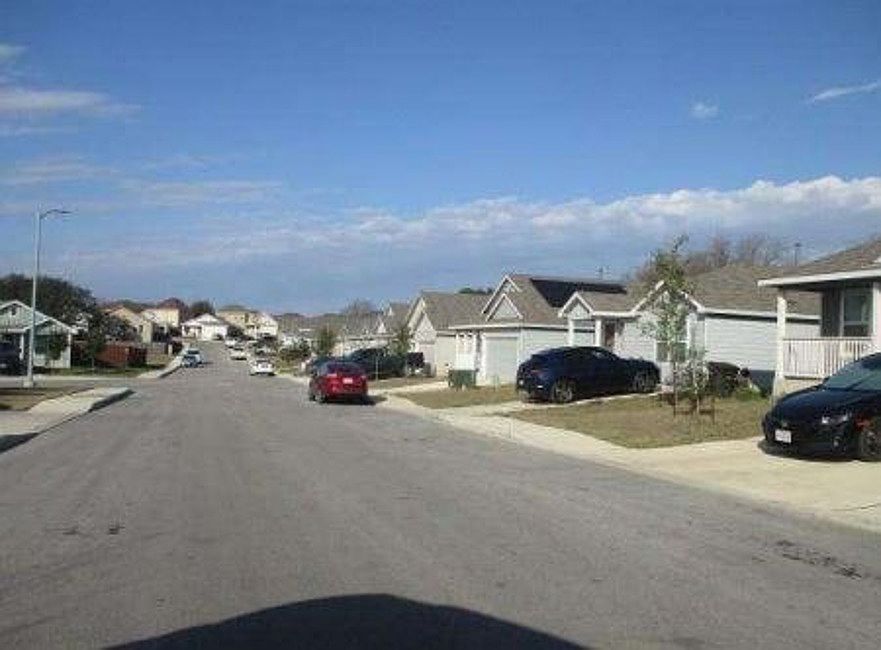 Exterior Neighborhood (street photo)