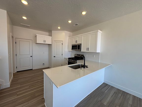 3rd image of 1076 E Malibu Ln #140