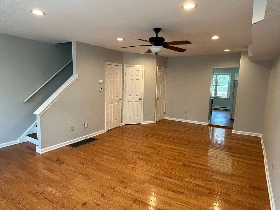 1st image of 125 W 1st Ave
