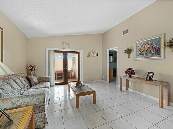 4th image of 5312 Mendoza Street