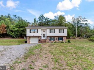 10 Potomac Ridge Ln, Berkeley Springs, WV 25411
