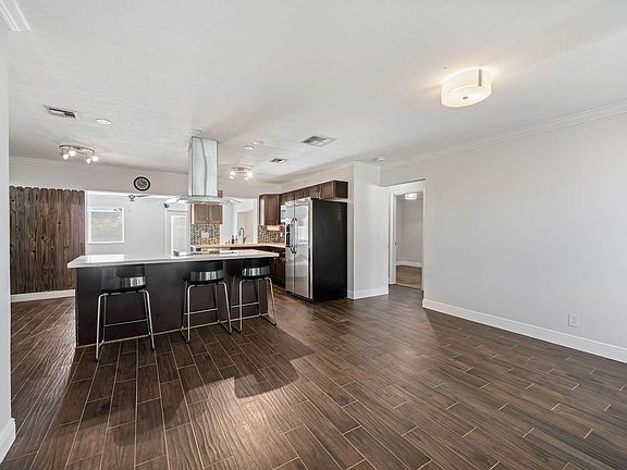 5th image of 3428 Capri Rd