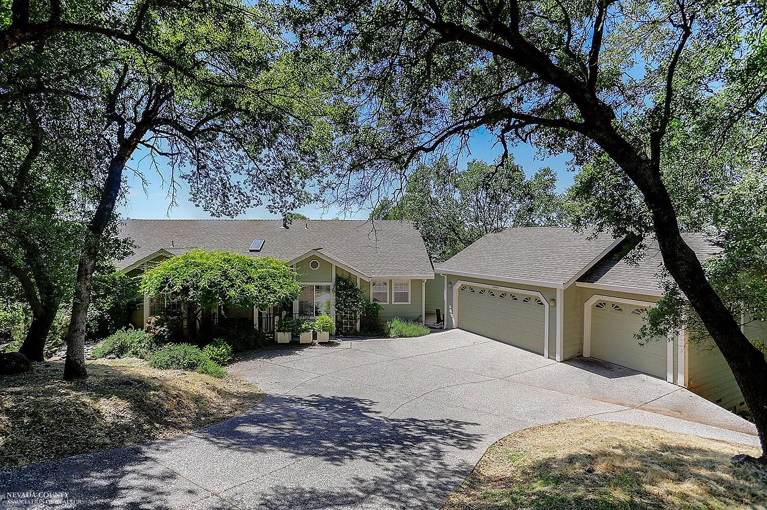 18884 Hummingbird Dr photo 1