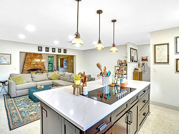 4th image of 7277 Oakmont Drive