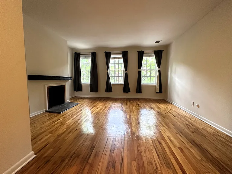 935 Lombard St #202 — Photo 1