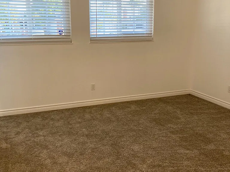 6811 Oxford Dr — Photo 6