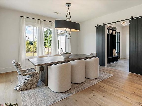 4th image of 185 Heatherton Ln