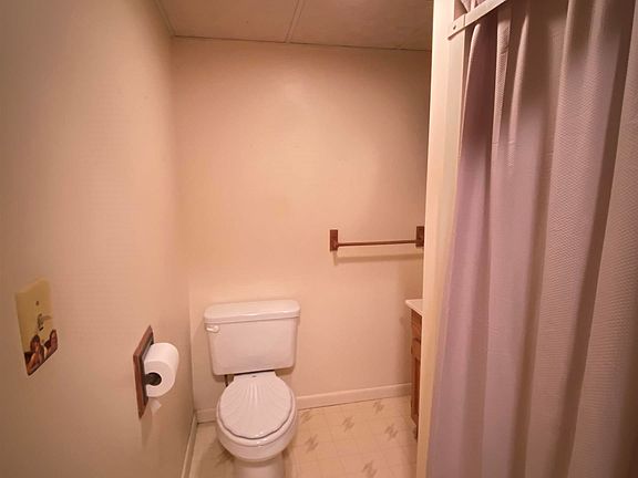 5th image of 409 S Woodlawn Ave