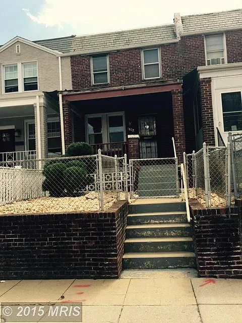 1827 E St NE photo 1