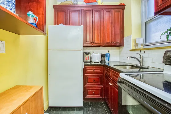 Sold by Remax Edge | media 7