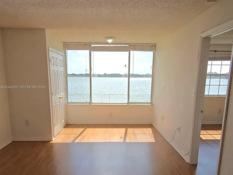 2811 N Oakland Forest Dr #105 — Photo 10