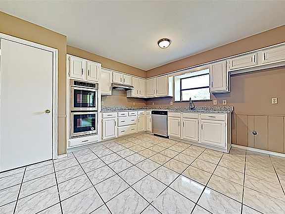 5th image of 1528 Silverleaf Dr